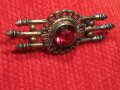 СТАРИННА СКЪПОЦЕННА ПОСРЕБРЕНА АЖУРНА РЕТРО БРОШКА с ЮВЕЛИРНО РЪЧНО ФАСЕТИРАН КАМЪК ГРАНАТ 38599, снимка 4