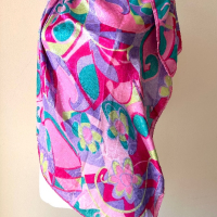 Цветен прекрасен копринен шал, снимка 2 - Шалове - 44808608