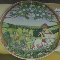 Колекционерска порцеланова чиния за стена с кутия, снимка 1 - Колекции - 34243313