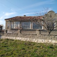 Продавам четиристайна къща в село Ведрина, Област Добрич, снимка 2 - Къщи - 42613193