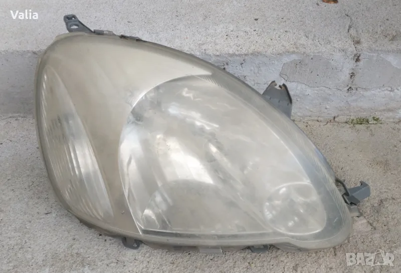 десен фар Toyota Yaris, снимка 1