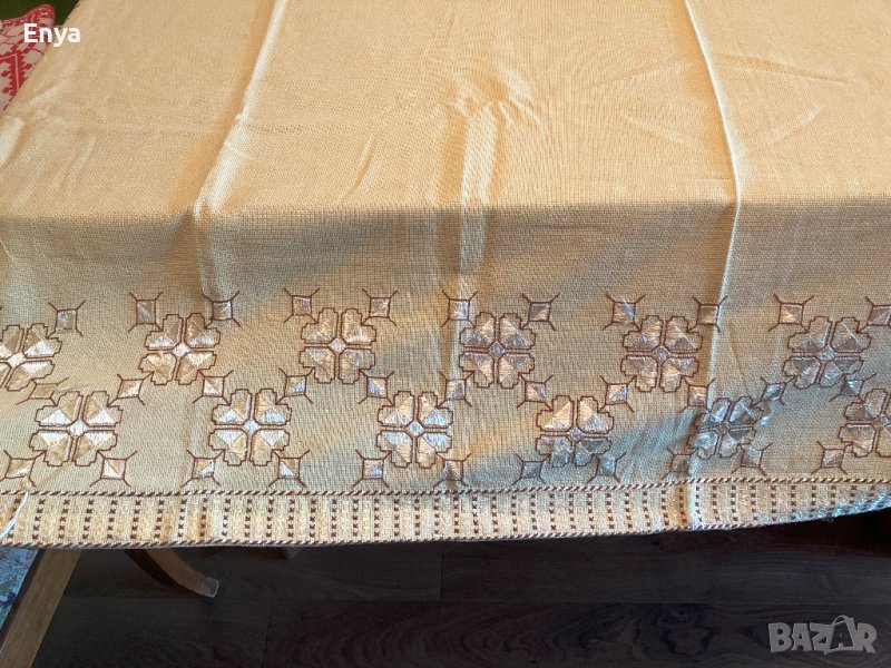Ръчно бродирана покривка - 157х150 см, снимка 1