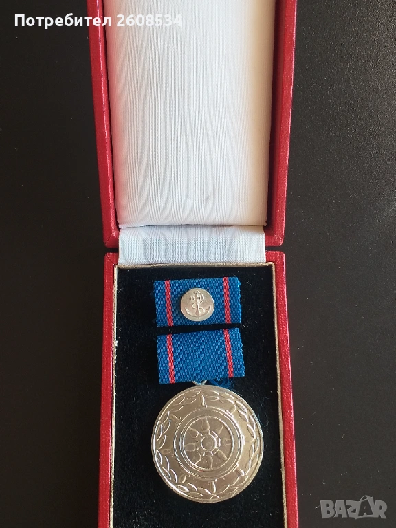 ПОСРЕБРЕН МЕДАЛ В КОМПЛЕКТ С ДОПЪРНИТЕЛНА ЗНАЧКА - ГДР, снимка 1