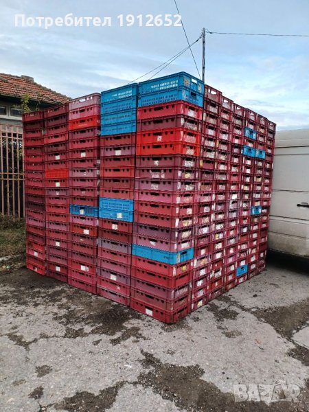 продава червени каси за месо и колбаси 60/40/14см.запазени,здрави като нови., снимка 1