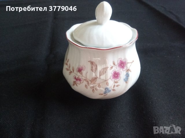 Порцеланова захарница 