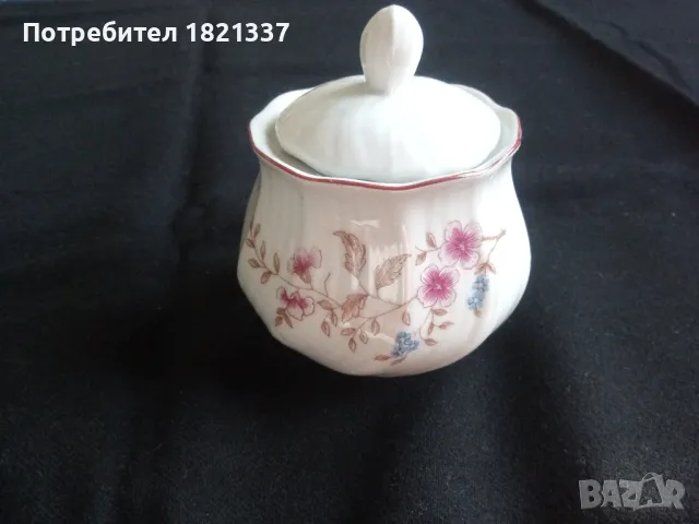 Порцеланова захарница 