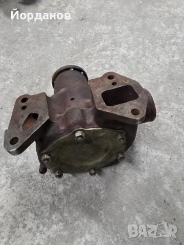 Водна помпа за трактор т 150,двигател смд 60