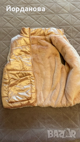 Дрехи момиче Mayoral/МАйорал размер 104 и 110 двулицев елек, суитшърт, дънки, снимка 4 - Детски якета и елеци - 51920252