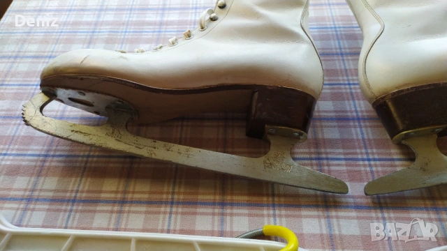 Оригинални ретро кънки за лед — Adidas, снимка 12 - Зимни спортове - 53633495