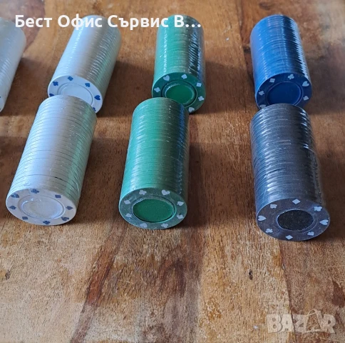 покер комплект в луксозен метален куфар и картонена кутия, с 300 чипа, 2 тестета с карти, 5 зара, снимка 8 - Други игри - 50969716