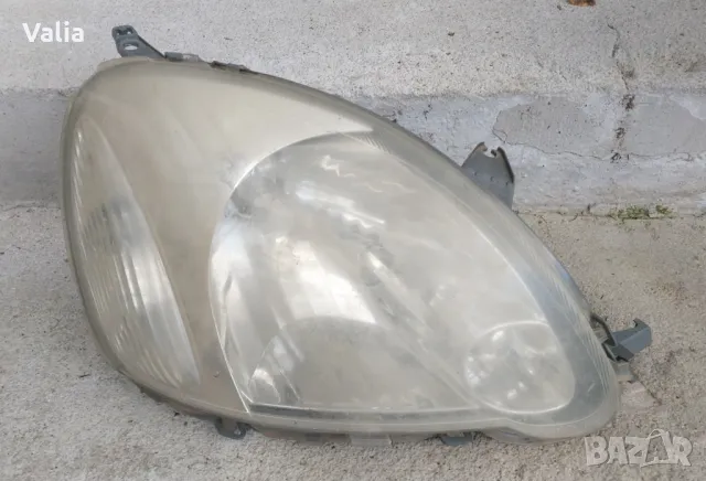 десен фар Toyota Yaris, снимка 2 - Части - 47574355