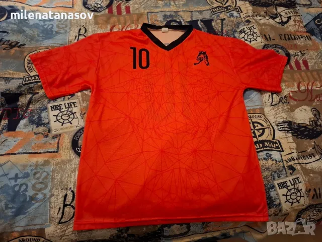 футболна фланелка на фк Нидерландия.