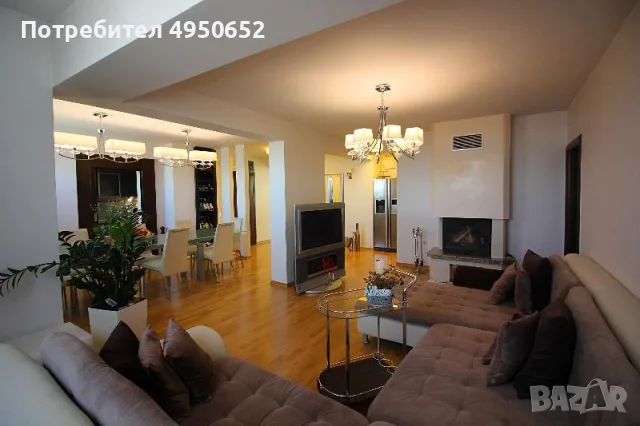 Продаваме Тристаен Апартамент в Изток, снимка 4 - Апартаменти - 56136195