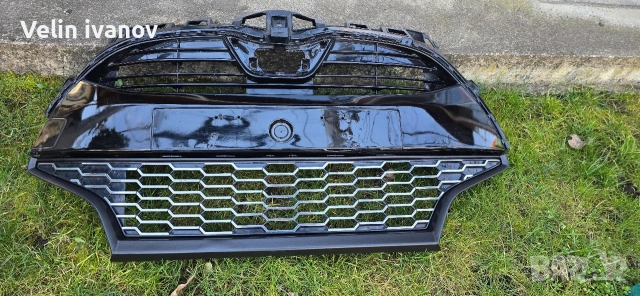 решетка предна броня за тойота ярис, снимка 5 - Части - 53664064