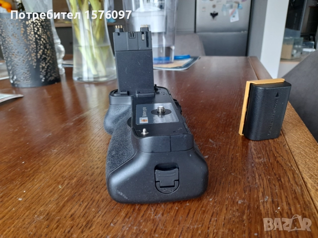 DSTE Battery Grip Грип BG-E11 за Canon EOS 5Ds, 5Ds R, 5D Mark III и батерия LP-E6 7,4V 2600mAh, снимка 3 - Батерии, зарядни - 52448091