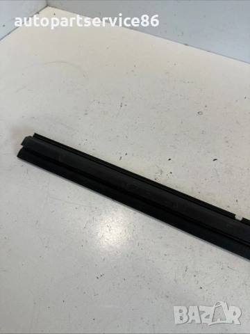 Задна лява лайсна за стъкло черна интериор за Peugeot 4007 2.2 HDI (2009), снимка 2 - Части - 53648266