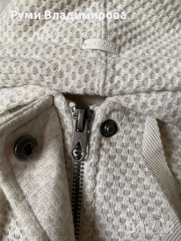 Грейка с качулка Volkom, с етикет, снимка 4 - Елеци - 52637818