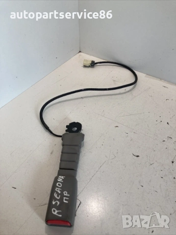 Закопчалка на предпазния колан предна дясна за KIA Carnival (2006–2012)