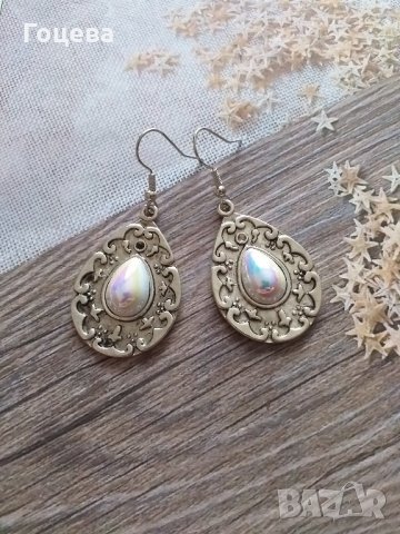 Много красиви обици капка с перлен преливащ кабошон и орнаментирана основа в цвят сребро, снимка 6 - Обеци - 34313755