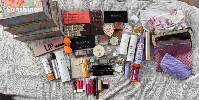 Голям комплект козметика и аксесоари – над 50 артикула