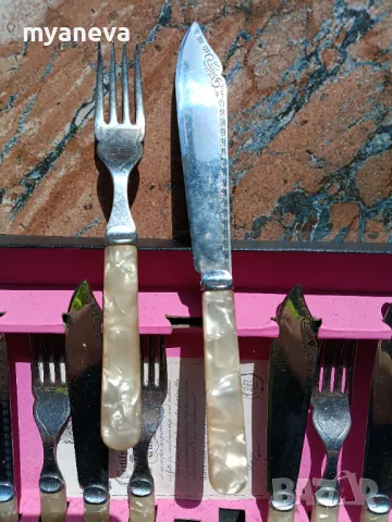 КОМПЛЕКТ ОТ 12 ВИНТИДЖ ХРОМИРАНИ НОЖОВЕ И ВИЛИЦИ ЗА РИБА С ДРЪЖКИ ОТ СЕДЕФ, снимка 2 - Други - 49680782
