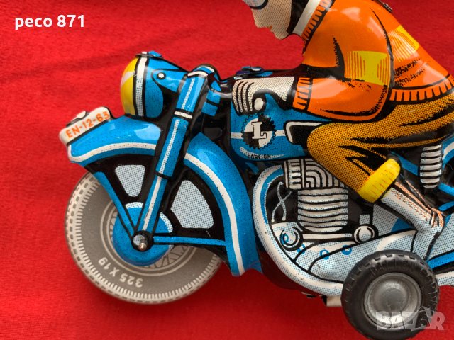 Стара ламаринена играчка моторист, снимка 2 - Колекции - 44229400