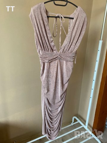 Елегантна рокля ASOS с отворено деколте и гол гръб