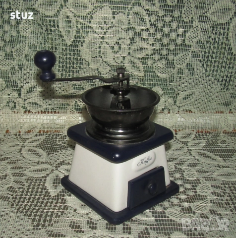 Порцаланова мелничка за кафе, подправки, билки, снимка 3 - Аксесоари за кухня - 53684427