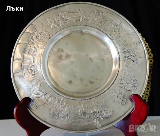 Калаена чиния с търговски керван,конници,войска. 