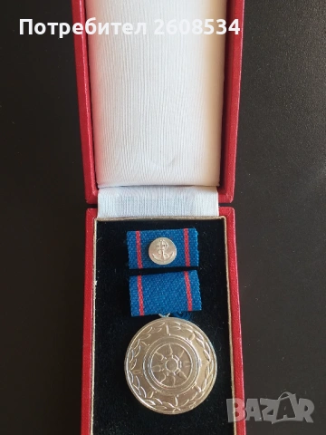 ПОСРЕБРЕН МЕДАЛ В КОМПЛЕКТ С ДОПЪРНИТЕЛНА ЗНАЧКА - ГДР