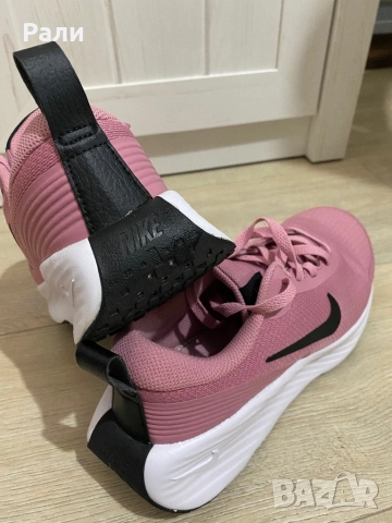 Дамски маратонки Nike 39 н., снимка 4 - Маратонки - 52418946