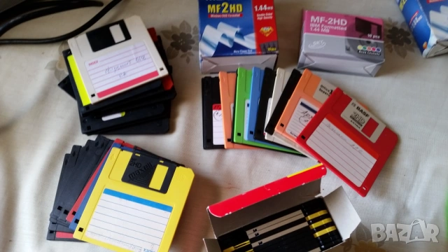 Флопи дискети 3,5 инча 1,4 мегабайта