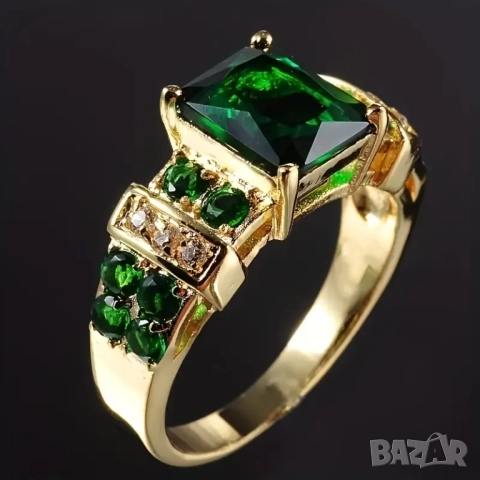 Пръстен с изумруди и кристали