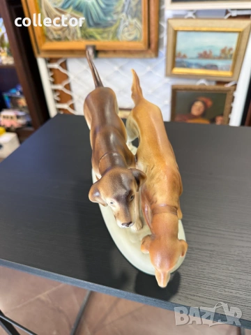 Порцеланова фигура на две ловни кучета от Royal Dux. №7915, снимка 3 - Антикварни и старинни предмети - 53681147