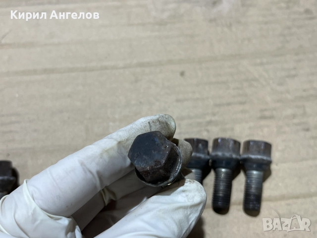 Болтове за алуминиеви джанти на Mercedes (късите), снимка 4 - Части - 51931882