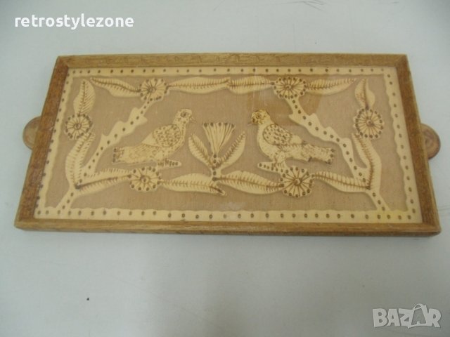 № 7047 стар дървен поднос   - орнаменти от дърво / апликация / и пирография  - размер 40,5 / 21 см  , снимка 5 - Други ценни предмети - 41342577