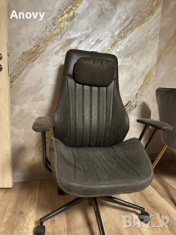 Ергономичен офис стол с механизъм за накланяне – 120 €