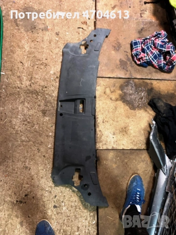 Оригинална Кора над радятори и рамка радятори за Ауди А8 само за 30Eur. 4h0807081