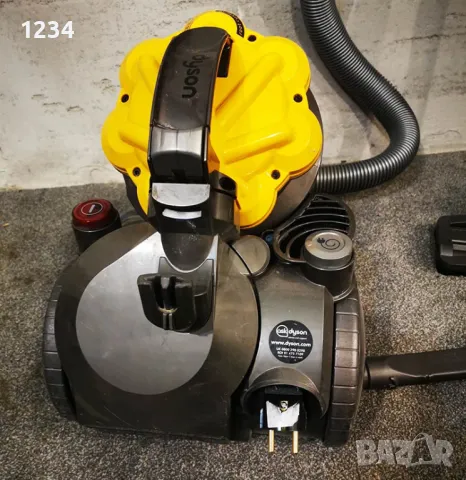Прахосмукачка DYSON DC-19 1400W работи безупречно, снимка 5 - Прахосмукачки - 49551342