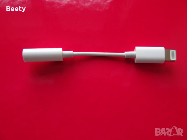 Адаптер Apple Lightning към 3.5 мм A1749, снимка 2 - Аксесоари за Apple - 53173629