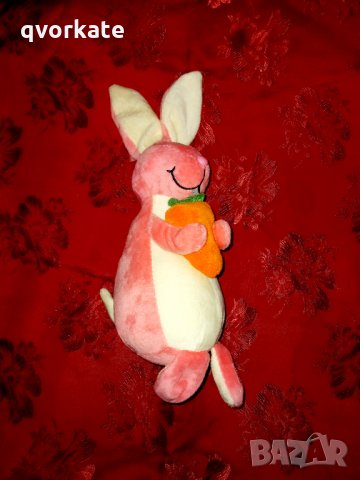 Розов заек с морков, снимка 1 - Плюшени играчки - 34521241