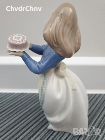 NAO Lladro статуетка 19см/НАО ЛАДРО испанска порцеланова фигура/момиче с торта и куче, снимка 4 - Статуетки - 51500261