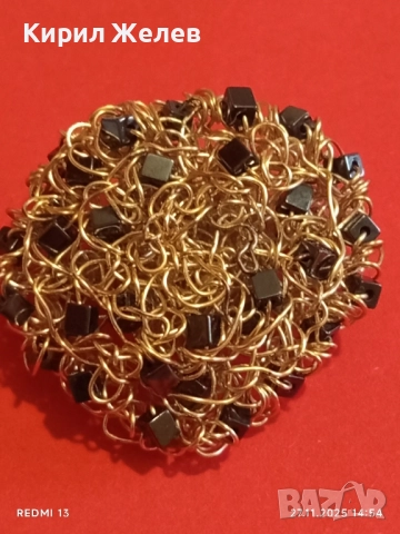 Demi Paure брошка златиста тел с черни кристали ХЕМОТАТ 21034, снимка 2 - Други - 52562261