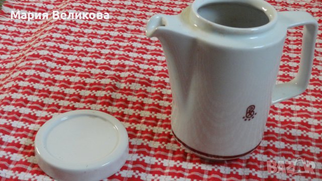 Стар чайник с капаче ,Български порцелан, снимка 1 - Аксесоари за кухня - 41443412