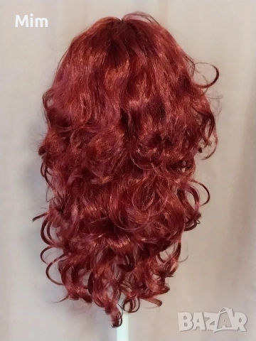 55 см Къдрева перука в черно и медено червено , снимка 5 - Аксесоари за коса - 53311486