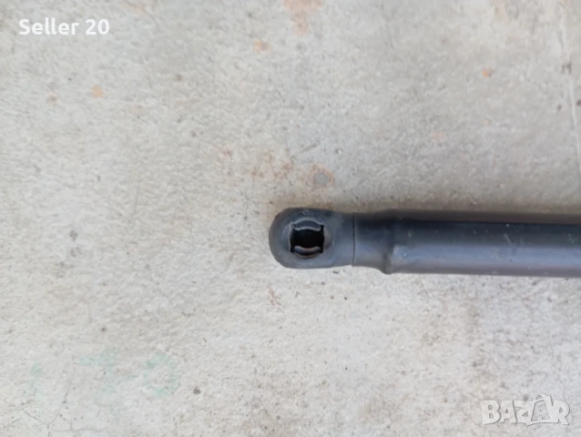 Амортисьор за капака на багажника Дачия Сандеро Логан, снимка 3 - Части - 51083549