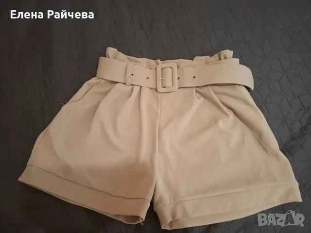 Къси панталонки с колан 