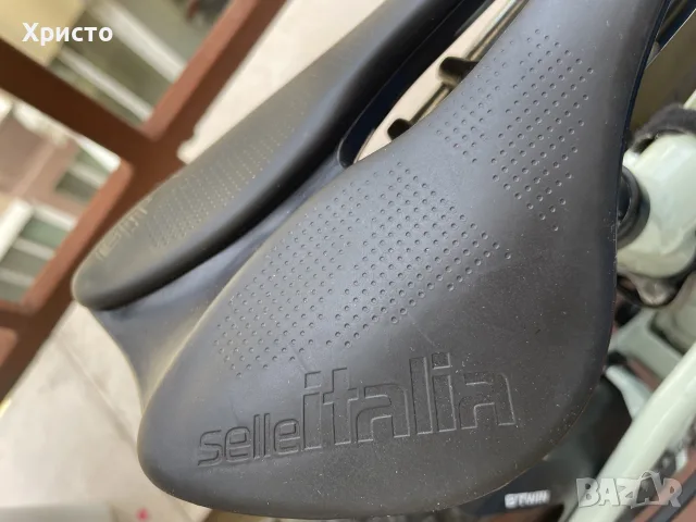 Две седалки 
Selle Italia Model X Superflow Boost 145mm и
Velo , снимка 2 - Части за велосипеди - 55948315
