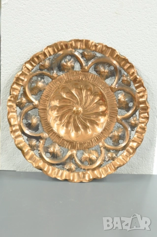 Стара медна чиния за стена