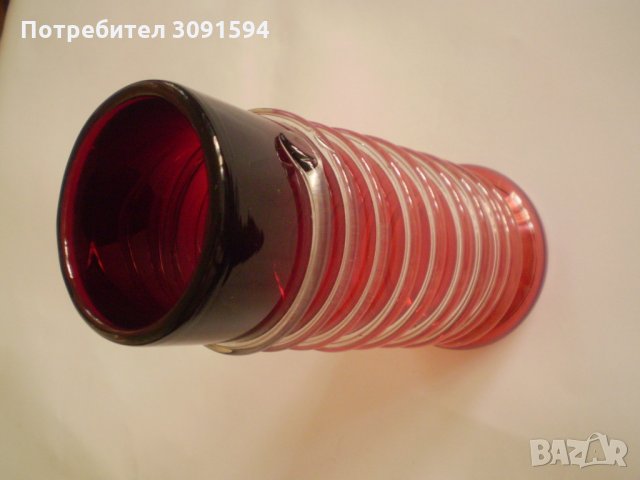 Стара Червена Стъклена Ваза, снимка 2 - Колекции - 34519459
